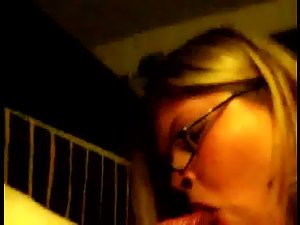 Chubby girl deepthroating